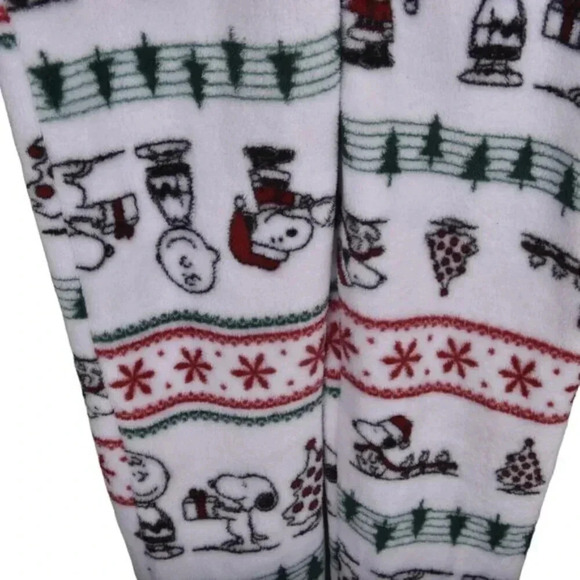 Peanuts Snoopy Christmas Pajamas Holiday White Onesie Kids Size  Small - Picture 4 of 8